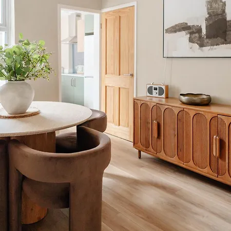Calming Boutique Home - Walk To City