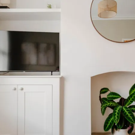 Holiday home Calming Boutique Home - Walk To City
