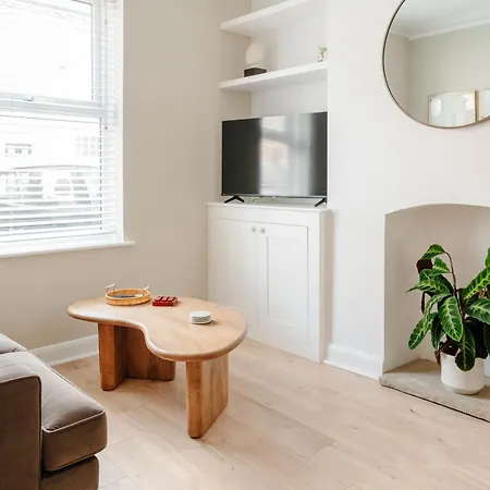 Calming Boutique Home - Walk To City Holiday home York
