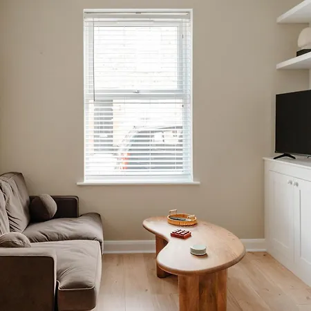 Calming Boutique Home - Walk To City * York