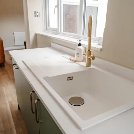 Calming Boutique Home - Walk To City *