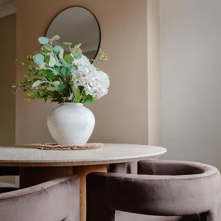 Holiday home Calming Boutique Home - Walk To City