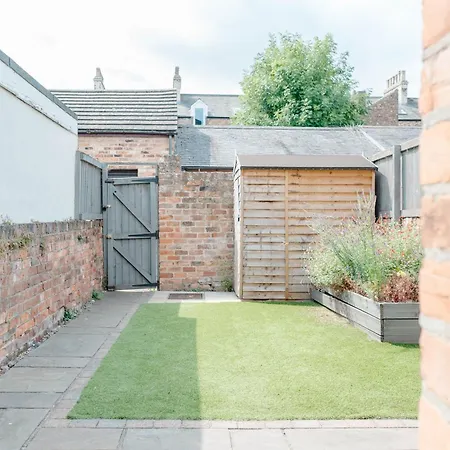 Holiday home Calming Boutique Home - Walk To City