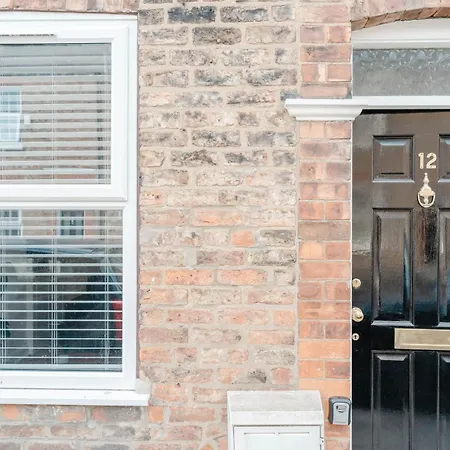 Holiday home Calming Boutique Home - Walk To City *